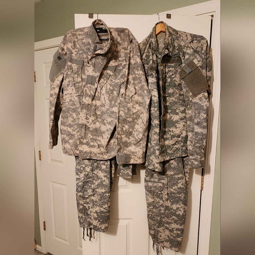 2 - Large, Regular, Digital Pattern, U.S. Army Un… - image 1